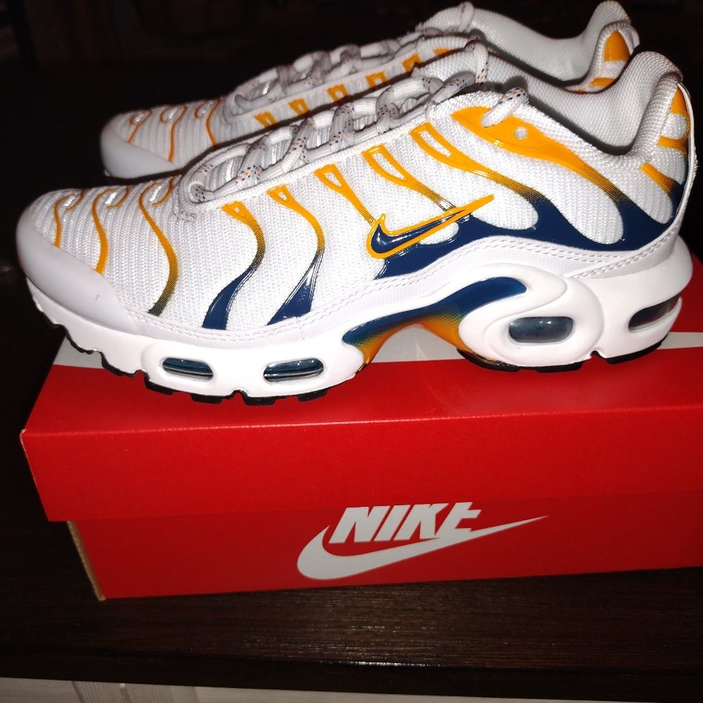 Nike Air Max Plus Big Kids' Shoes   Sz: 4y